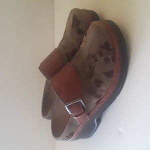 Women's Klogs Taupe Burgundy Tapestry Size 6 1/2M